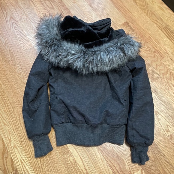 TNA Aritzia St Moritz Bomber Parka Small - Picture 2 of 3